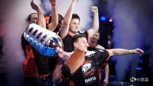 与拉菲尼亚 与拉菲尼亚